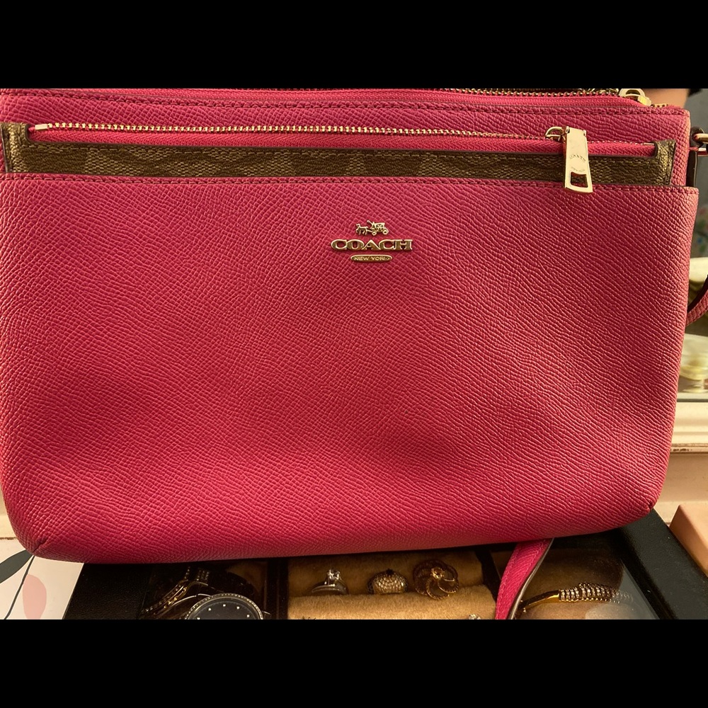Coach - Picture 2 of 8